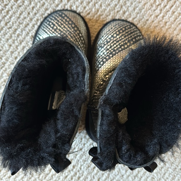 UGG Bailey Bow Holiday Sparkle Blk size 9 - Picture 4 of 5